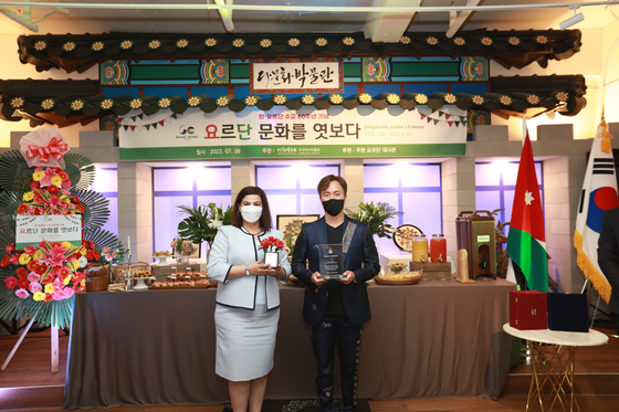 Ambassador Al-Tal, left, at the opening ceremony of a special exhibition on Jordan's folklore at the Multiculture Museum of Korea on July 26. [EMBASSY OF JORDAN IN KOREA] 