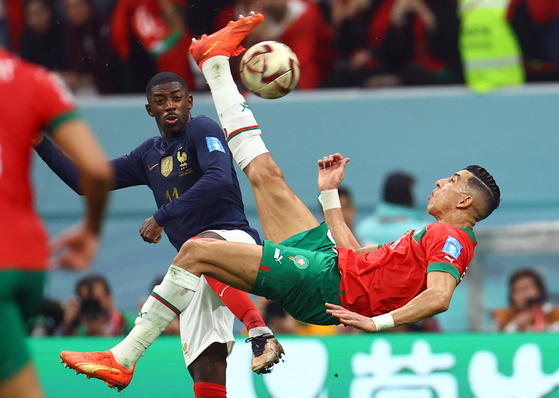 Morocco's Jawad El Yamiq shoots at the goal during the World Cup semifinal match between France and Morocco at the Al Bayt Stadium in Al Khor, Qatar, on Wednesday. [REUTERS/YONHAP]