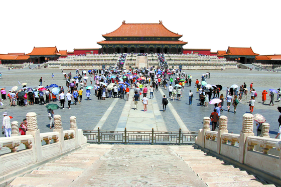 The Hall of Supreme Harmony, the largest hall within the Forbidden City in Beijing, China, is called Taehwajeon in Chinese. [JOONGANG ILBO]