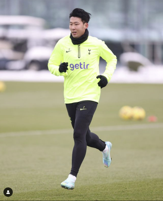 Son Heung-min is training at the Hotspur Way Training Ground in Enfield, London, on Wednesday. He recommenced training with his Premier League club after leading the Korean national team as captain at the 2022 World Cup. [SCREEN CAPTURE]