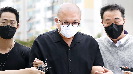 Composer and producer Don Spike enters the Seoul Northern District Court in Dobong District, Northern Seoul, in September for a warrant review requested by the police. [NEWS1] 