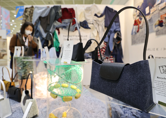 A bag made of recycled fabric is displayed at a booth at the 2022 Seoul Design Festival held at COEX in Gangnam District, southern Seoul, Tuesday. [YONHAP]