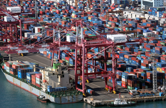This file photo taken on Dec. 2, shows containers at a port in Busan, 453 kilometers south of Seoul. [YONHAP] 