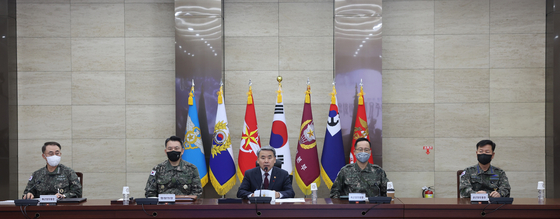Defense Minister Lee Jong-sup addresses a meeting of top military brass at the Defense Ministry in Yongsan District, central Seoul on Wednesday. [DEFENSE MINISTRY]