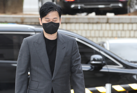 Former YG Entertainment CEO Yang Hyun-suk attends his trial at Seoul District Court in Seocho District, southern Seoul, on Nov. 14. [NEWS1]