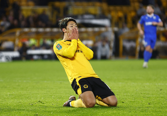 Wolverhampton Wanderers' Hwang Hee-chan reacts after missing a chance to score during a Carabao Cup round of 16 game against Gillingham at Molineux Stadium in Wolverhampton, England on Tuesday.  [REUTERS/YONHAP]