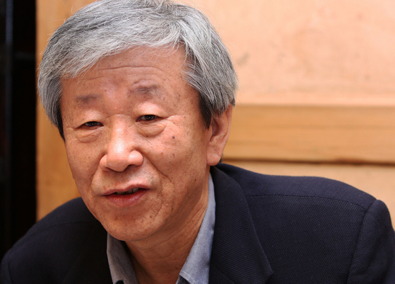 This file photo shows Cho Se-hui, the author of best-selling novel "The Dwarf," who died on Dec. 25. [YONHAP]