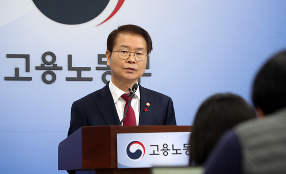 Minister of Employment and Labor Lee Jung-sik speaks during a press briefing held at the government complex in Sejong, Monday. [NEWS1]
