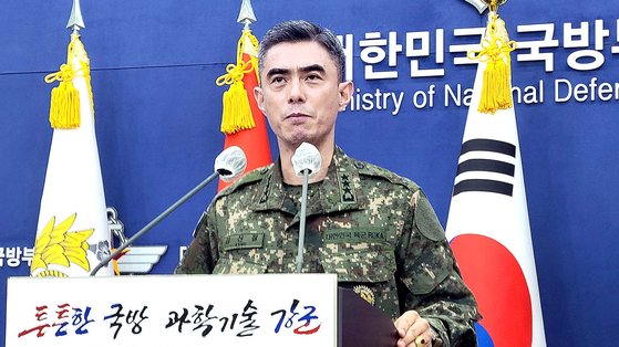 Joint Chiefs of Staff (JCS) Director of Operations Kang Shin-chul holds a press briefing at the Defense Ministry in Yongsan on Tuesday regarding drones. [NEWS1]