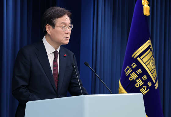 Lee Kwan-sup, senior presidential secretary for policy and planning, announces in a press briefing the interim results of a probe into misuse of government subsidies for private organizations at the Yongsan presidential office in central Seoul Wednesday. [JOINT PRESS CORPS]