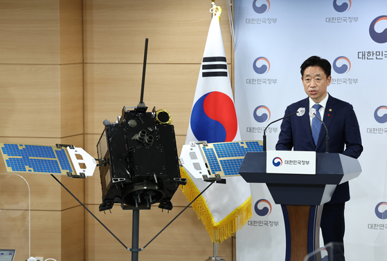 Vice Minister Oh Tae-Seog of Science and ICT speaks during a press briefing held at the government complex in central Seoul, Wednesday. [YONHAP]
