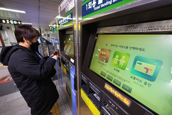 A person purchases a subway ticket at a station in Seoul on Dec. 26. [YONHAP]