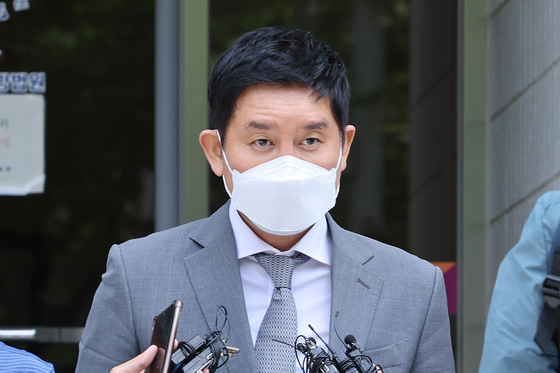 Lime Asset Management fraud key figure and fugitive Kim Bong-hyun at a court in Seoul in September. [YONHAP]