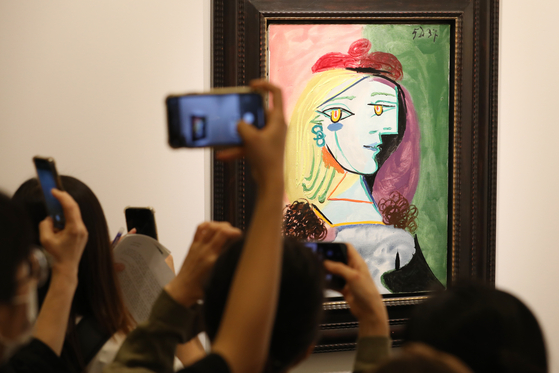 Pablo Picasso’s “Girl with a Red Beret and Pompom (1937)" exhibited during the inaugural Seoul edition of the London-based Frieze Art Fair was held in September. [YONHAP]