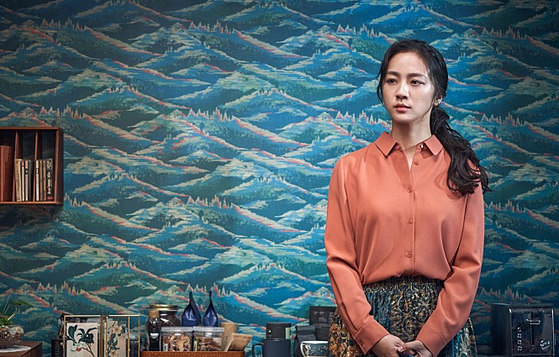 A scene from “Decision to Leave” starring Tang Wei. [CJ ENM]