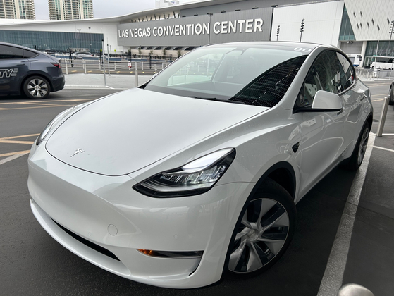 Vegas Loop Tesla Model X [SARAH CHEA]
