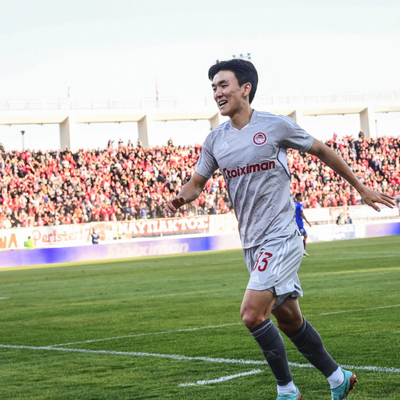 Hwang In-beom celebrates after scoring a goal for Olympiacos against Volos in a photo released by the club on Sunday. Hwang scored in the 22nd minute of the 4-0 win, netting his first Super League goal and second across all competitions since joining the Greek club last year.  [OLYMPIACOS]