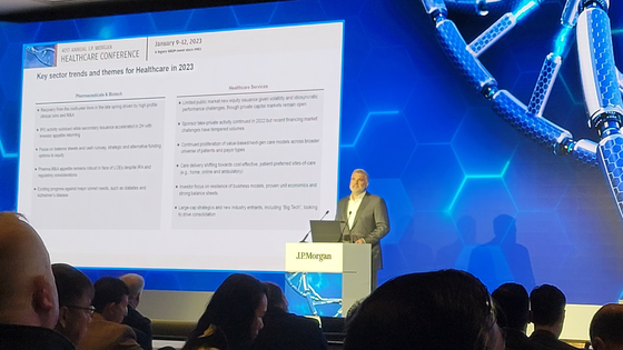 Mike Gaito, global head of healthcare investment banking at J.P. Morgan, delivers opening remarks during the J.P. Morgan Healthcare Conference on Jan. 9 in San Francisco. [PARK EUN-JEE]