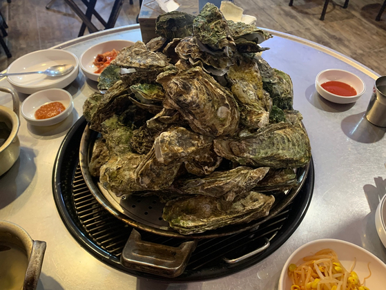 Steamed oysters [LEE JIAN]
