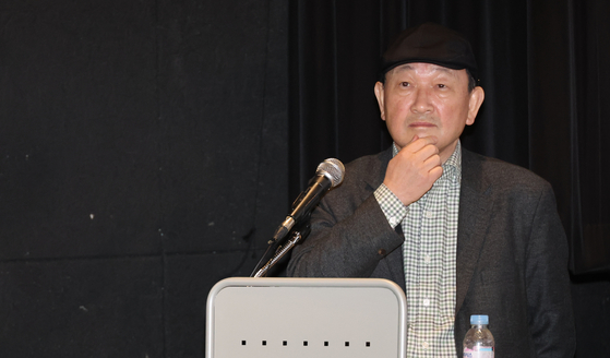 Youn Bum-mo, the director of the National Museum of Modern and Contemporary Art, expressed his thoughts on the museum’s audit results on Tuesday during a press conference at the museum’s Seoul branch in Jung District, central Seoul. The results had been announced by the Ministry of Culture, Sports and Tourism on Monday. [YONHAP]