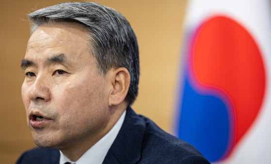 Defense Minister Lee Jong-sup speaks at a press briefing at the Central Government Complex in Jongno District, central Seoul after attending a joint briefing of the foreign and defense ministries at the Blue House. [YONHAP]