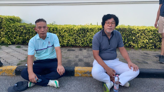 Yang Seon-gil, left, and Kim Seong-tae arrested in Thailand. [JOONGANG ILBO]