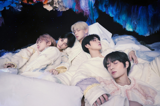 Tomorrow X Together's concept photo for "The Name Chapter: Temptation" (2023) [BIGHIT MUSIC]