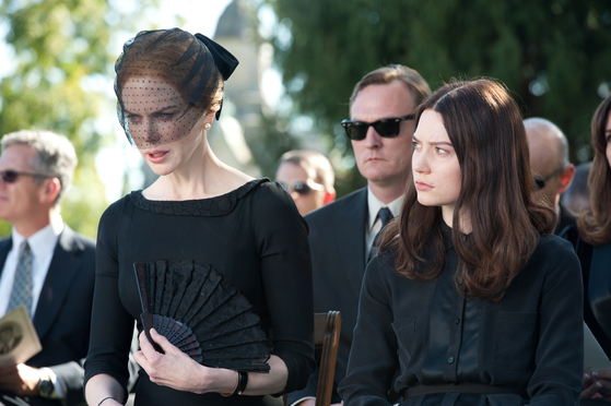 Actors Nicole Kidman, left, and Mia Wasikowska, right, in Park Chan-wook's 2013 film "Stoker" [SEARCHLIGHT PICTURES]