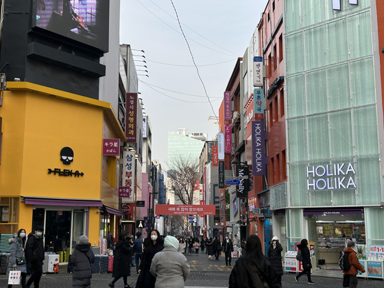 Myeongdong in Jung District, central Seoul, last Friday [SHIN MIN-HEE]