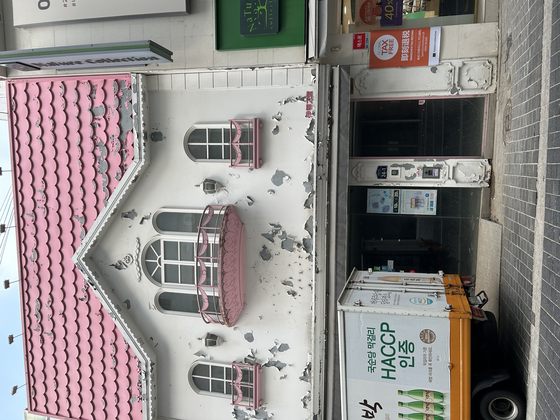 A building that used to house the local cosmetic brand Etude House in Myeongdong, central Seoul [SHIN MIN-HEE]