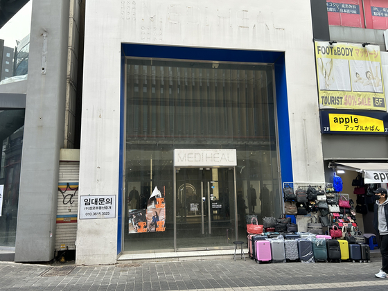 An empty Mediheal store in Myeongdong in Jung District, central Seoul [SHIN MIN-HEE]