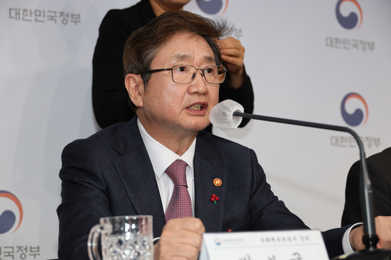 Culture Minister Park Bo-gyoon talks at a press briefing on Jan. 5 at the government complex in central Seoul. [YONHAP]