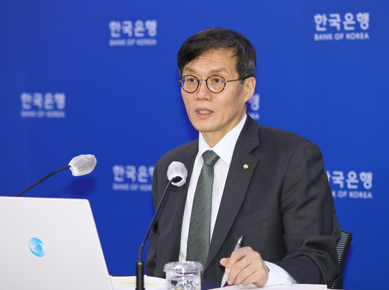 The Bank of Korea Gov. Rhee Chang-yong speaks at a press conference held in central Seoul on Friday following the Monetary Policy Board meeting. [NEWS1]