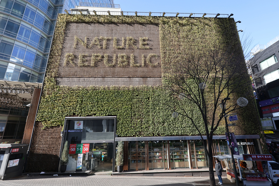 Local cosmetics brand Nature Republic’s Myeongdong World branch in Jung District, central Seoul, has Korea's most expensive land value for 20 years. [YONHAP]