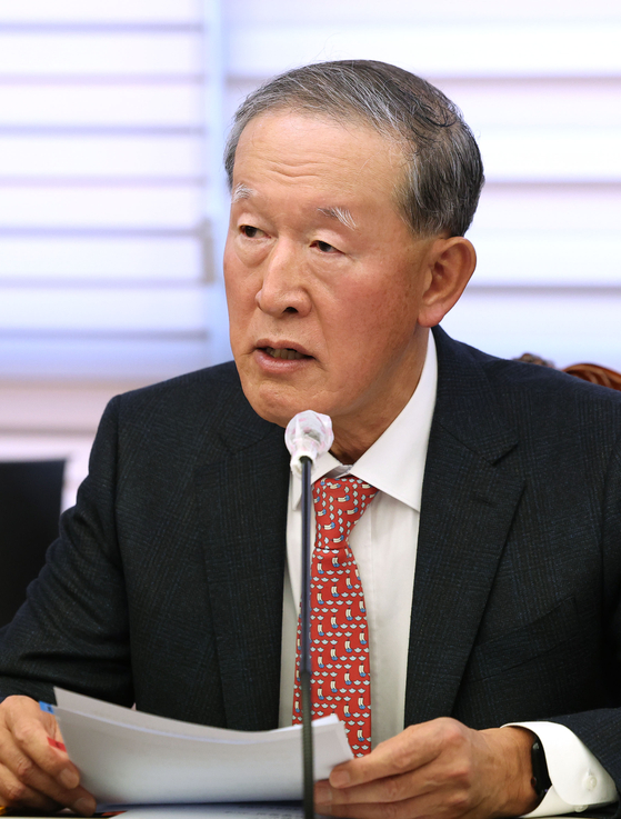 Huh Chang-soo, chairman of the Federation of Korean Industries, tendered his resignation on Monday calling for a complete reform of the organization. [YONHAP]