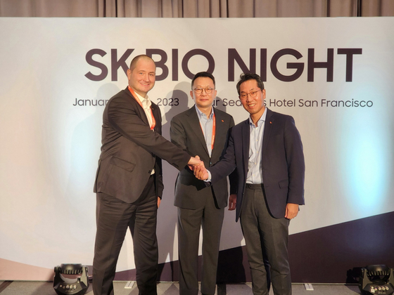 Executives of SK Inc's bio-related units shake hands during the SK Bio Night on Wednesday in San Francisco. From left are SK Pharmteco CEO Joerg Ahlgrimm; Kim Yeon-tae, head of SK Bio Investment Center at SK Inc.; and Lee Dong-hoon, CEO of SK Biopharmaceuticals.