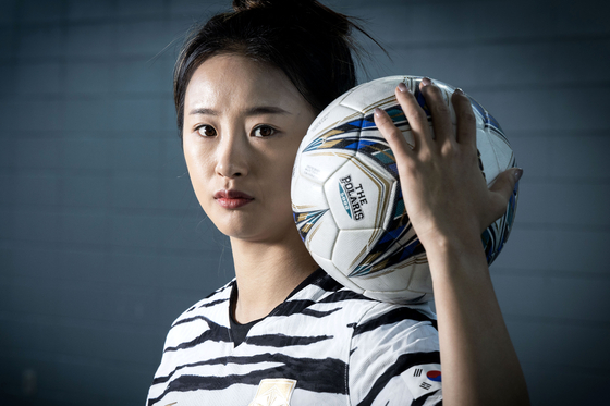 Choe Yu-ri poses at Incheon Hyundai Steel Stadium in Incheon on Jan. 3.  [JOONGANG ILBO]