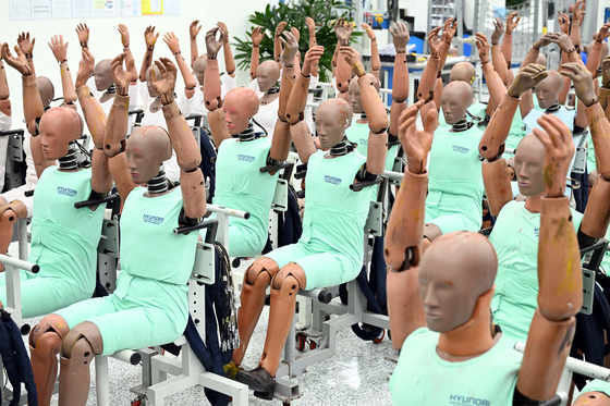 Dummies are displayed at Hyundai Motor's Namyang R&D Center in Hwaseong, Gyeonggi, Thursday. [HYUNDAI MOTOR]