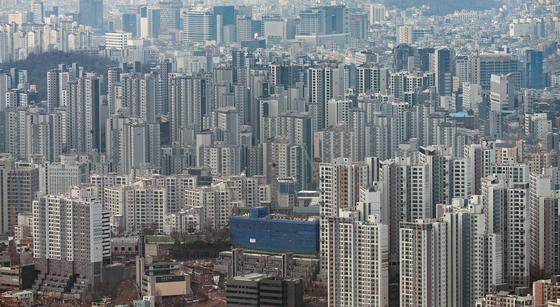 Apartment complexes seen from Mount Namsan in central Seoul [NEWS1]