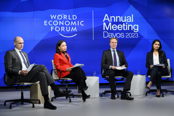 World Economic Forum (WEF) President Borge Brende, second from right, delivers a speech during a virtual press briefing in Cologny, Switzerland, on Jan. 10, ahead of the Davos Forum which kicks off this week. [EPA/YONHAP]