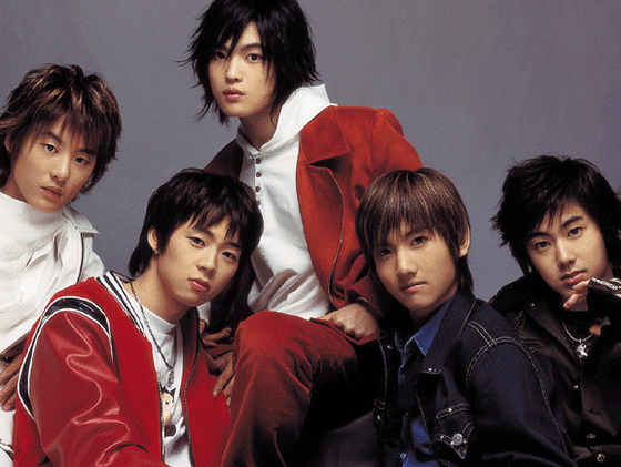 A picture of boy band TVXQ will all former members together in 2004 [SM ENTERTAINMENT]