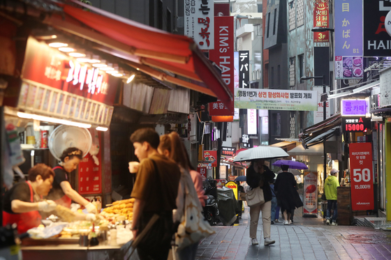 A food stall in an alley in Jung District, central Seoul [NEWS1]