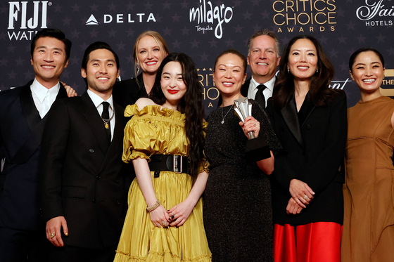 Pachinko는 Critics’ Choice Awards에서 최우수 외국어 시리즈를 수상했습니다.