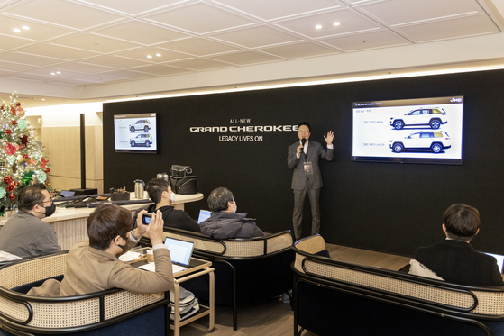 Stellantis Korea sales trainer Kim Byonghee explains about the Grand Cherokee before a test drive [STELLANTIS KOREA]