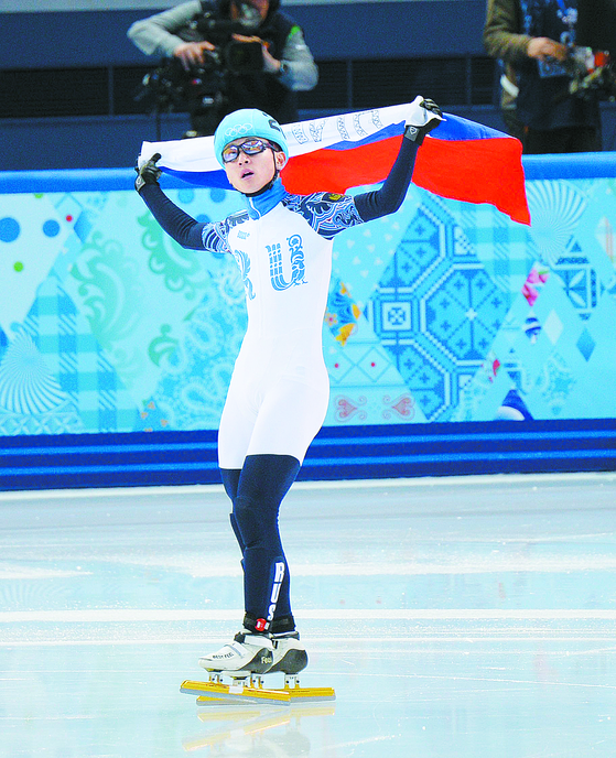 Victor An, then skating as Ahn Hyun-soo, celebrates after winning the 5,000 meters for Korea at the 2006 Turin Winter Olympics. [JOINT PRESS CORPS]