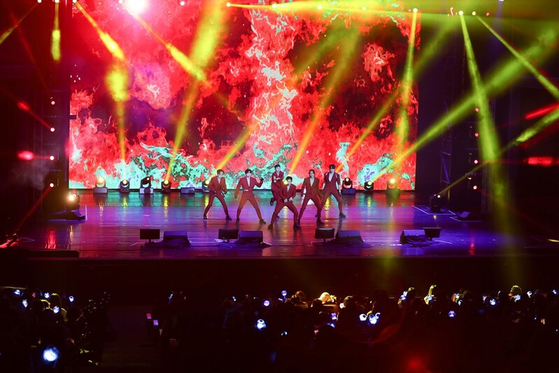 WEi performs in Thailand as part of its first world tour. [OUI ENTERTAINMENT]