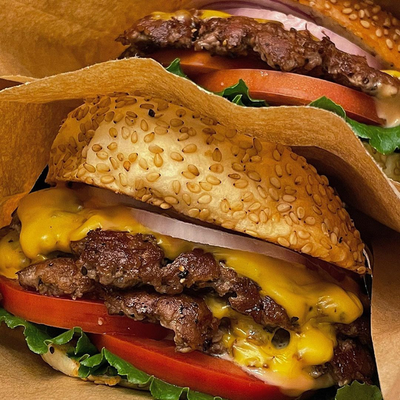 Cheeseburger sold at Hoegi Burger [HOEGI BURGER]