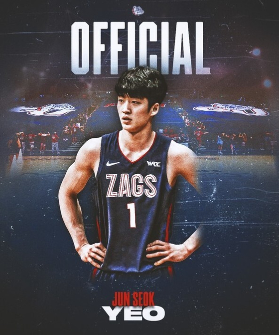 Yeo Jun-seok poses in the Gonzaga jersey in a photo uploaded on the Gonzaga Basketball team's official Twitter account.  [SCREEN CAPTURE]
