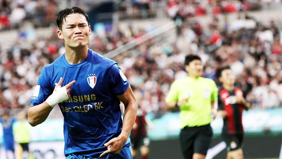 Oh Hyeon-gyu celebrates after scoring a goal in a K League game between the Suwon Samsung Bluewings and FC Seoul at Seoul World Cup Stadium in western Seoul on Sept. 4, 2022.  [NEWS1]  