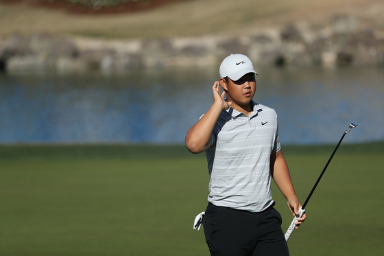 Kim Joo-hyung urges fans to cheer louder at The American Express in La Quinta, California on Saturday.  [GETTY IMAGES] 